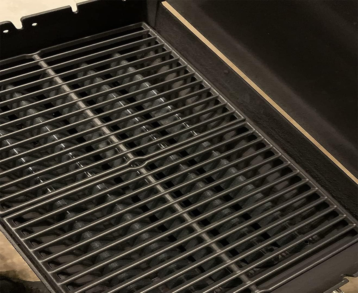 Uniflasy cast-iron grates offer heat retention for better grill marks