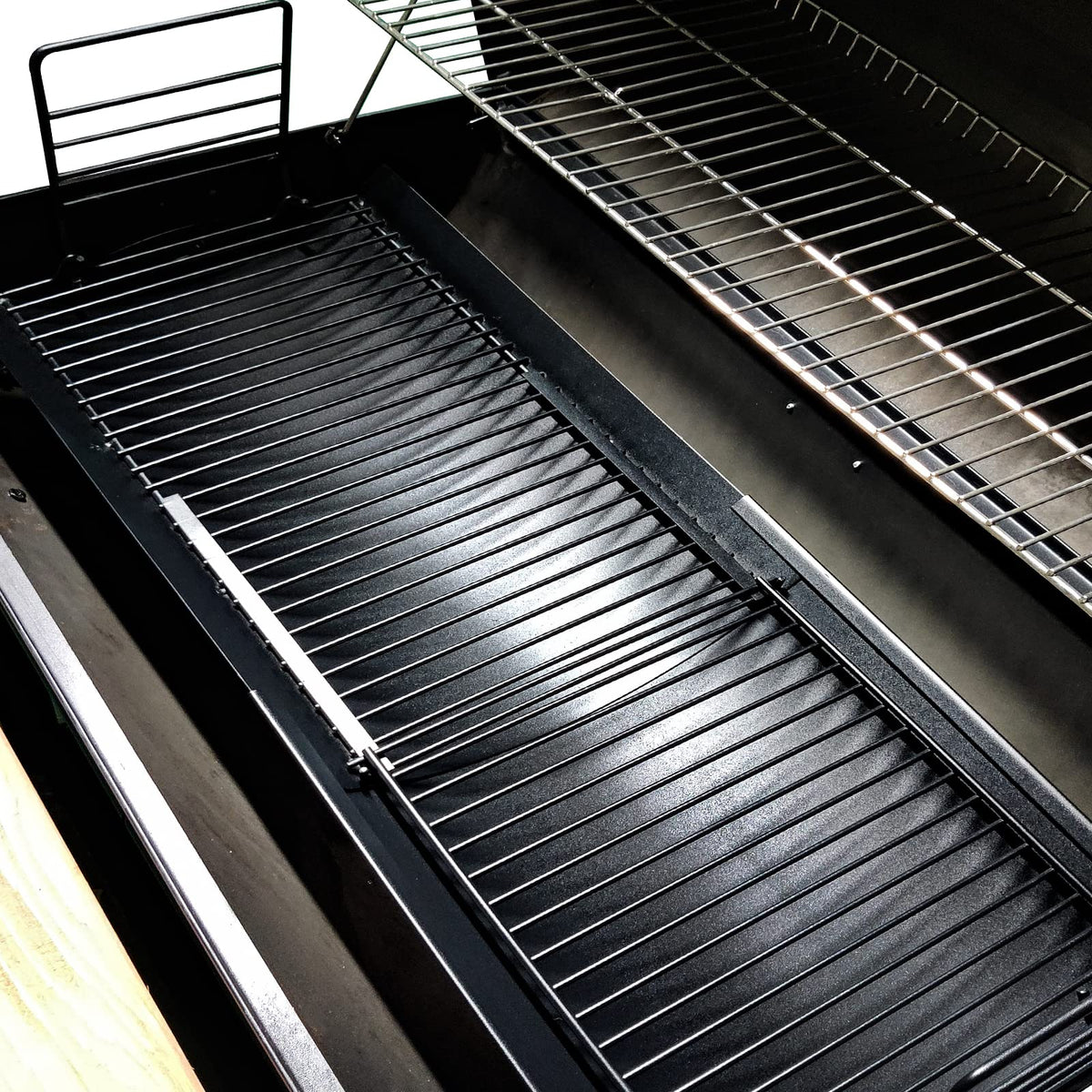 Uniflasy easy-clean design for simple grill maintenance