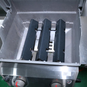 Uniflasy bars feature flame observation cutouts to monitor flame behavior during grilling.