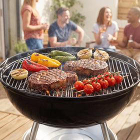 Uniflasy Weber 22-inch hinged grate cleans easily with a grill brush after preheating.
