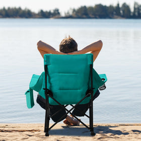 Unisakey water-repellent fabric stays cleaner during wet outings.
