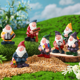 Unittype water well gnome brings quaint detail to pots and terrariums.