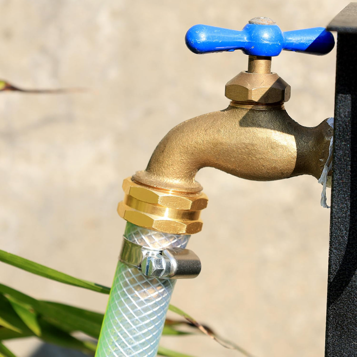 UNWAVER assembly usage guide photo demonstrates simple DIY repair