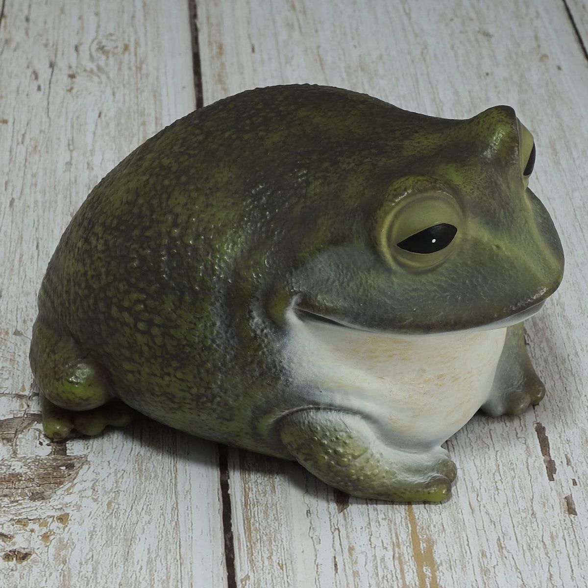 USEAMIE spare key hider frog garden placement blends with yard decor.
