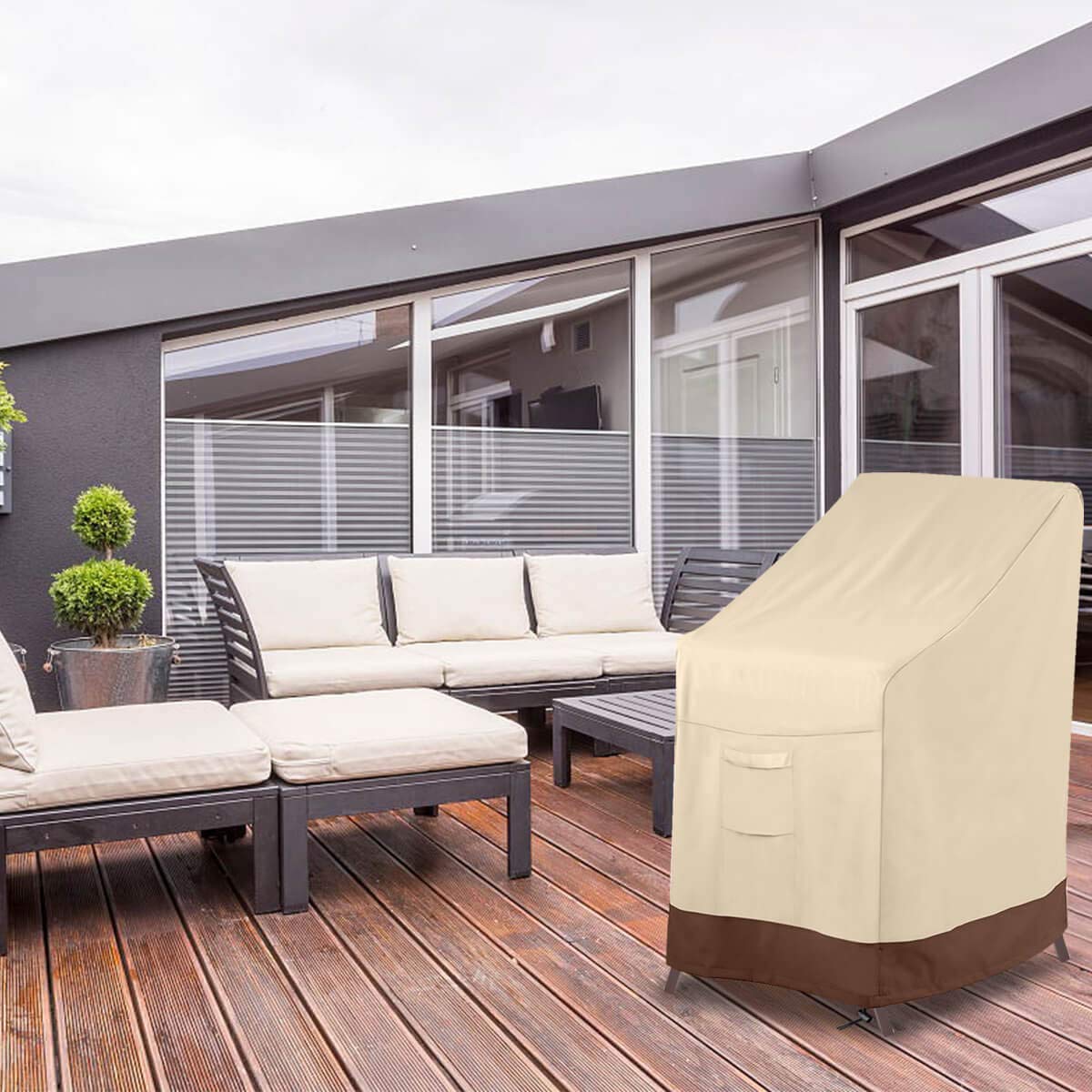 Perfect fit for 4–6 stackable chairs, ensuring compact outdoor storage.