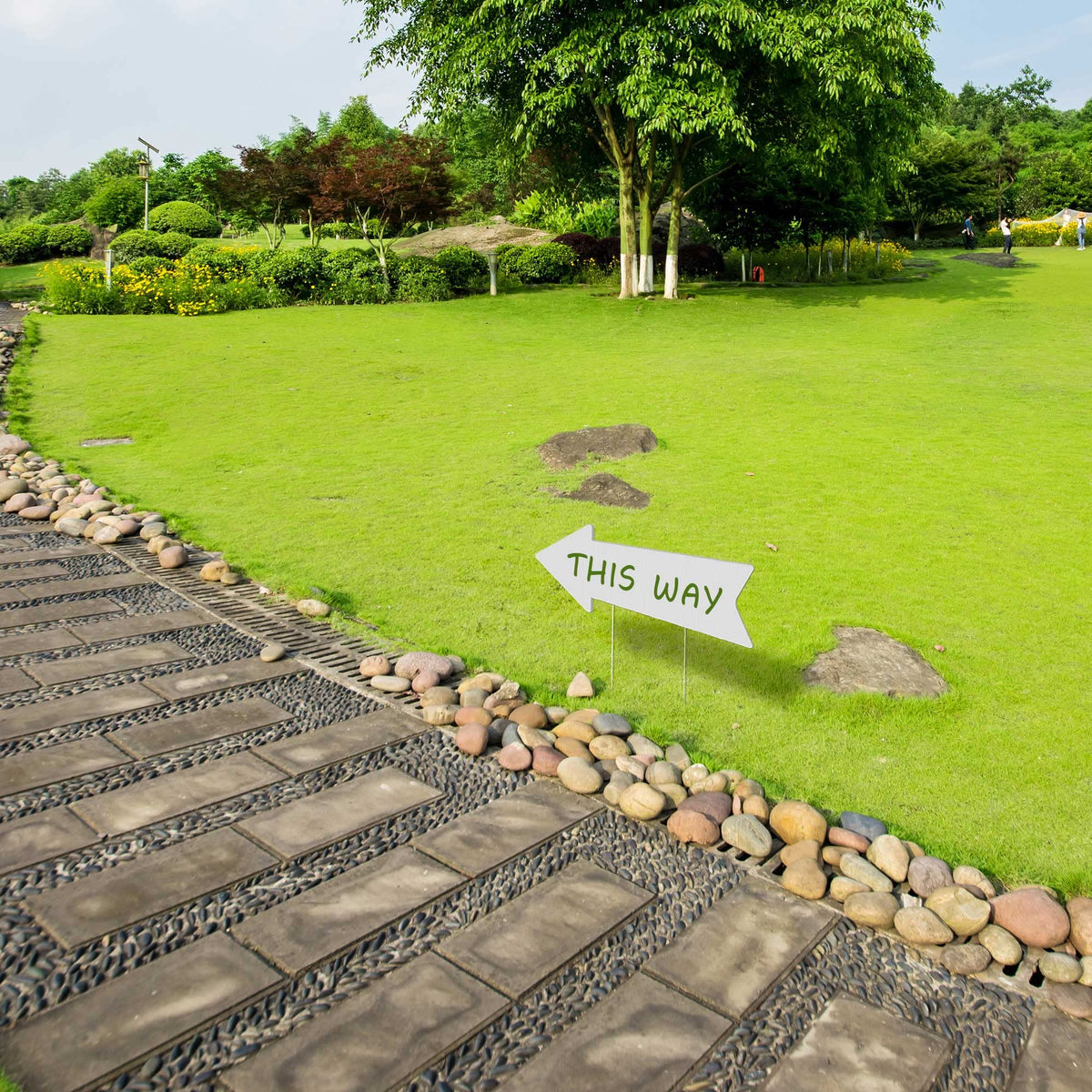 VANQOU water-resistant arrow sign for durable outdoor use