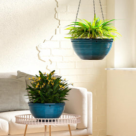 Vanslogreen 2-pack hanging planter thick construction withstands seasonal weather.