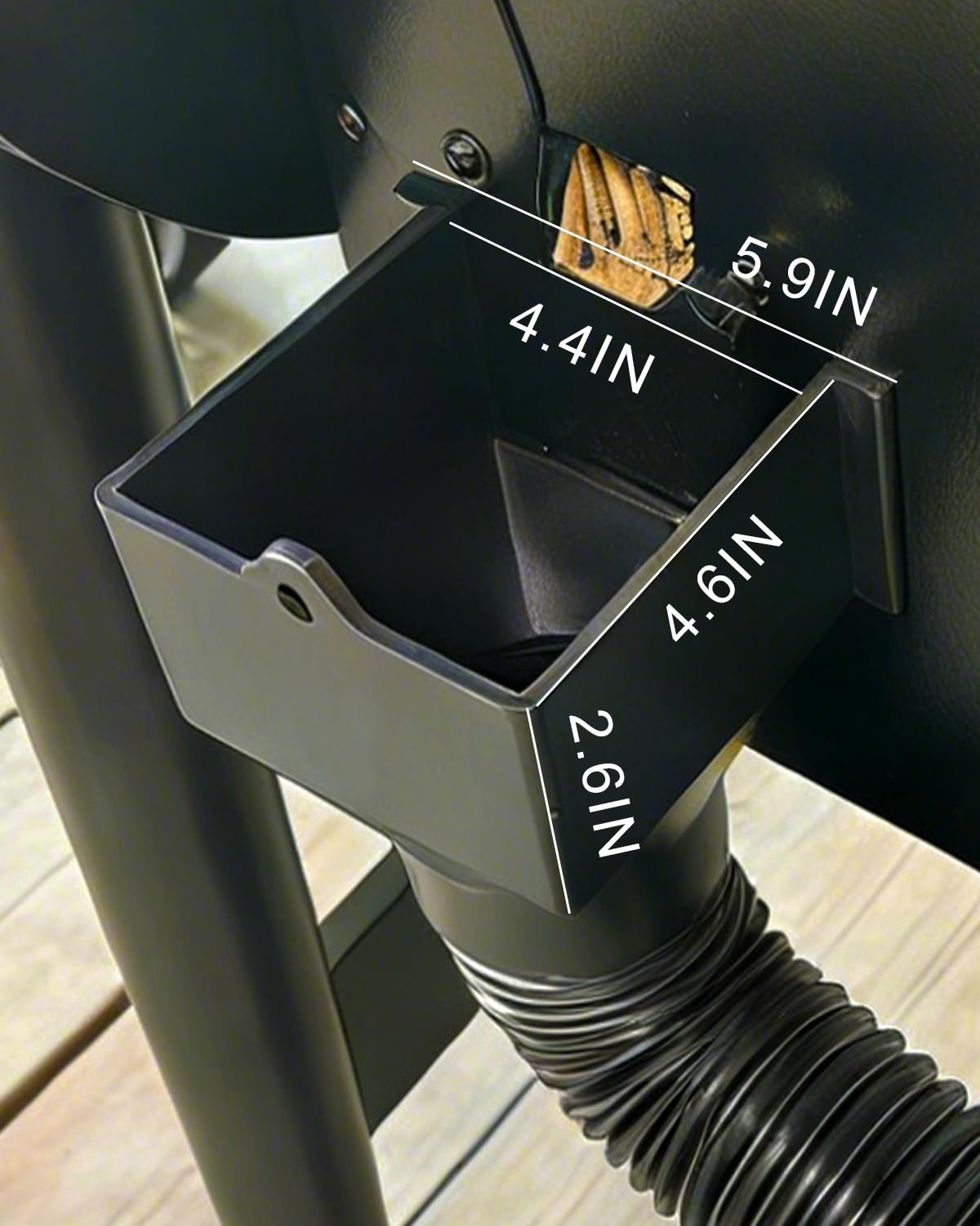 Close-up of heat-resistant magnets enabling tool-free installation on the hopper by VattaFrast.