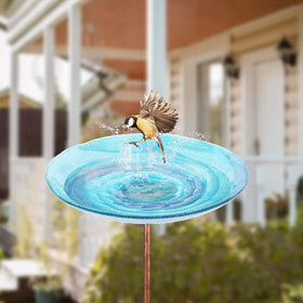 VCUTEKA weather-resistant birdbath in garden setting