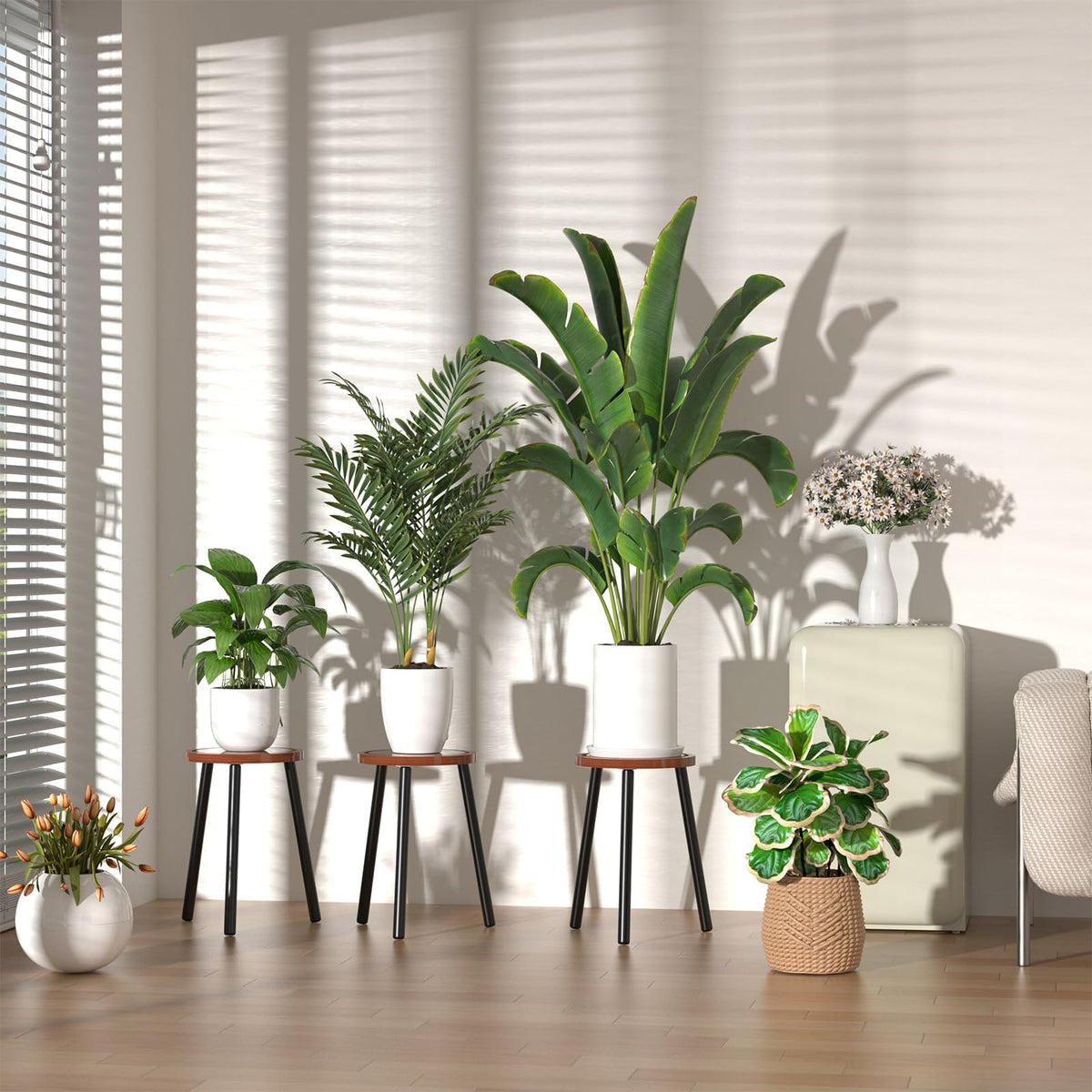 Vecxoty space-saving stand fits windowsill or sofa side areas.