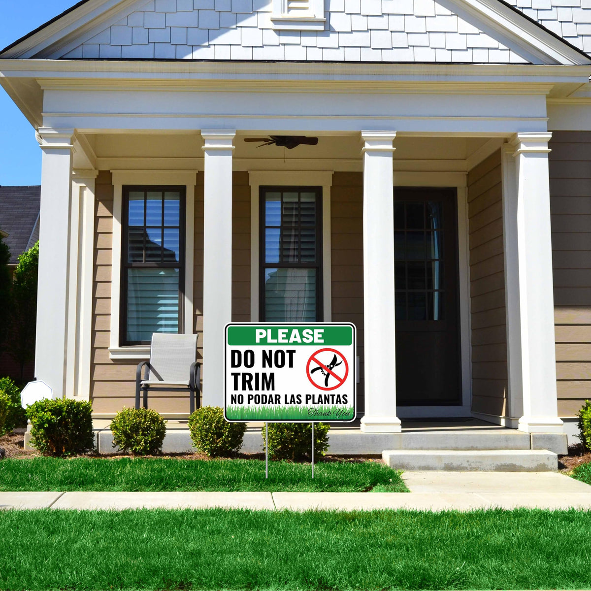 Two-sign set with metal stakes provides sturdy outdoor display
