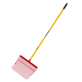 VEVOR muck fork ideal for stalls, barns, and outdoor cleanup
