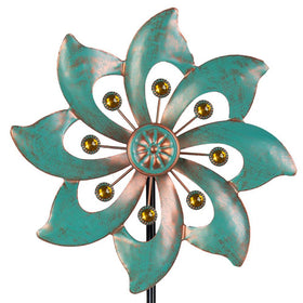 VEWOGARDEN wind spinner blade spins in sun, adding color to your garden.