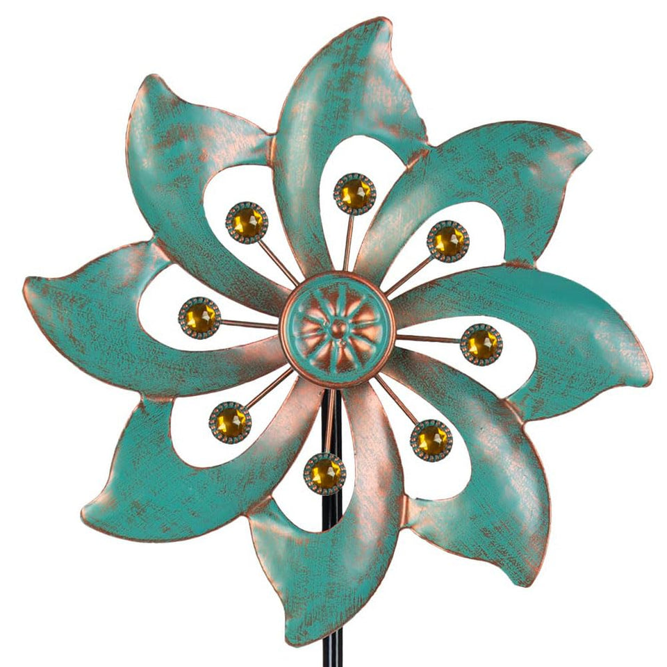 VEWOGARDEN wind spinner blade spins in sun, adding color to your garden.