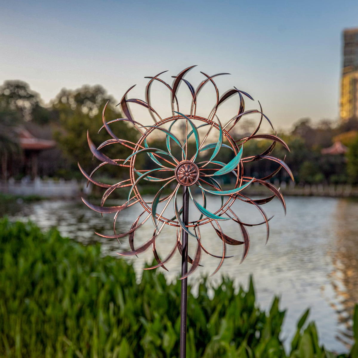VEWOGARDEN wind spinner blades spin for dynamic yard movement