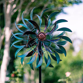 VEWOGARDEN wind-spinner with metal stake showing stable garden display