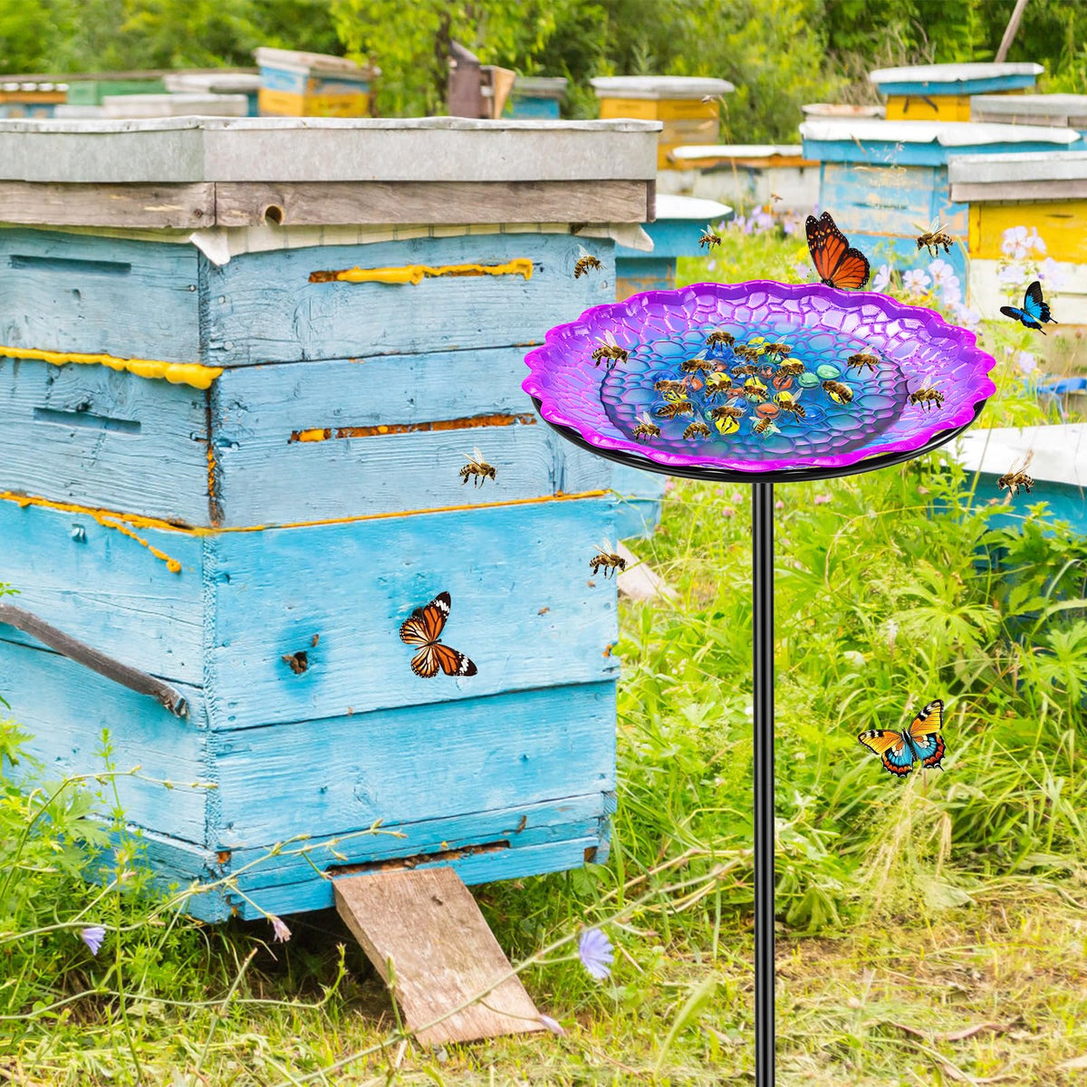 VeyFolzin.st Flower-design bee waterer attracts bees and butterflies to your garden.