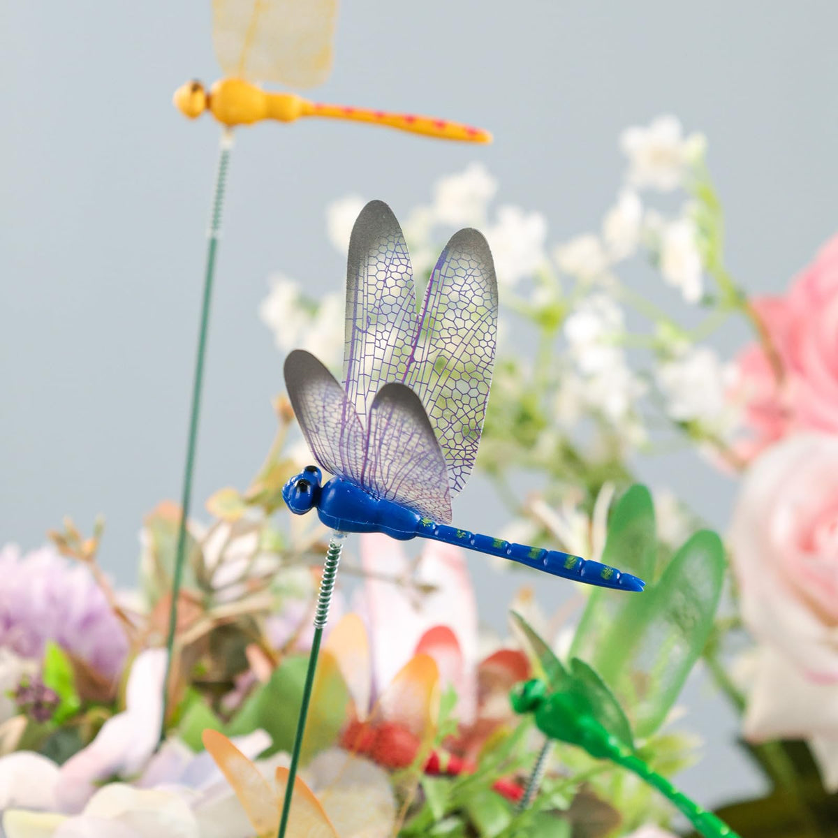 VGOODALL dragonfly stake green pack blends with foliage and resists rain.