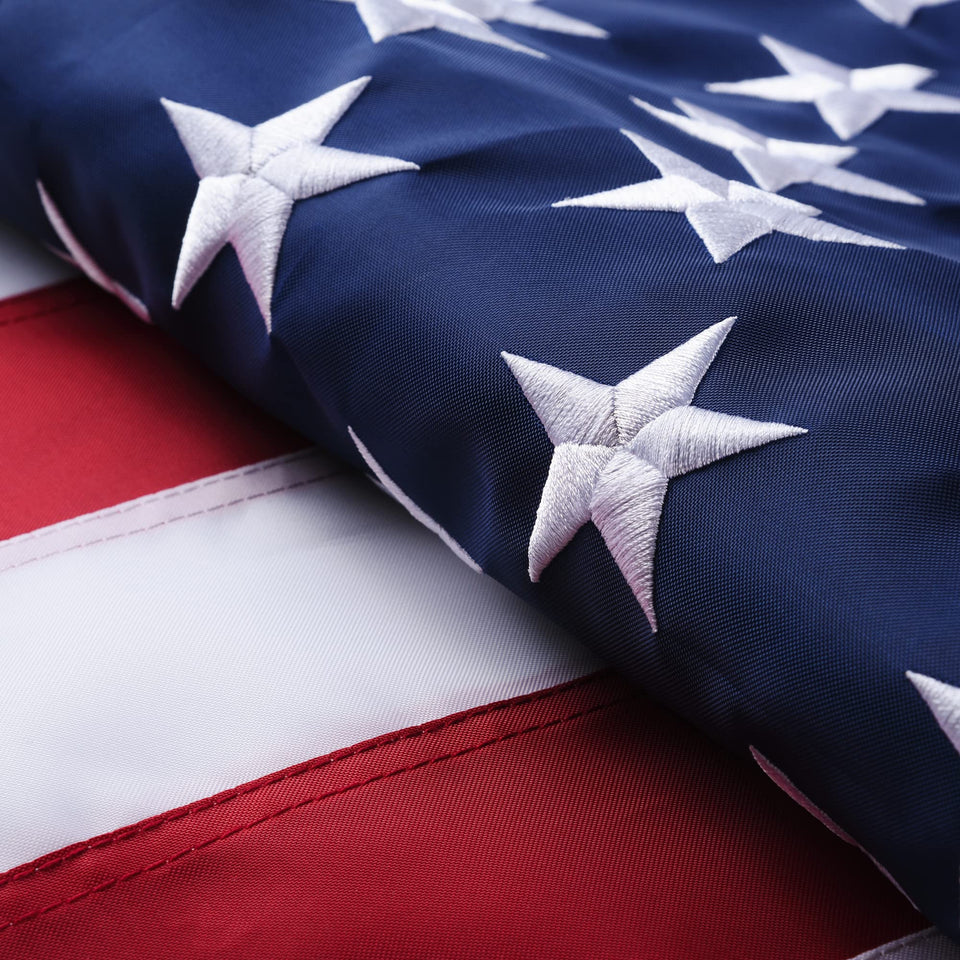 Vicdria American flag with 210D Oxford fabric, durable outdoor display