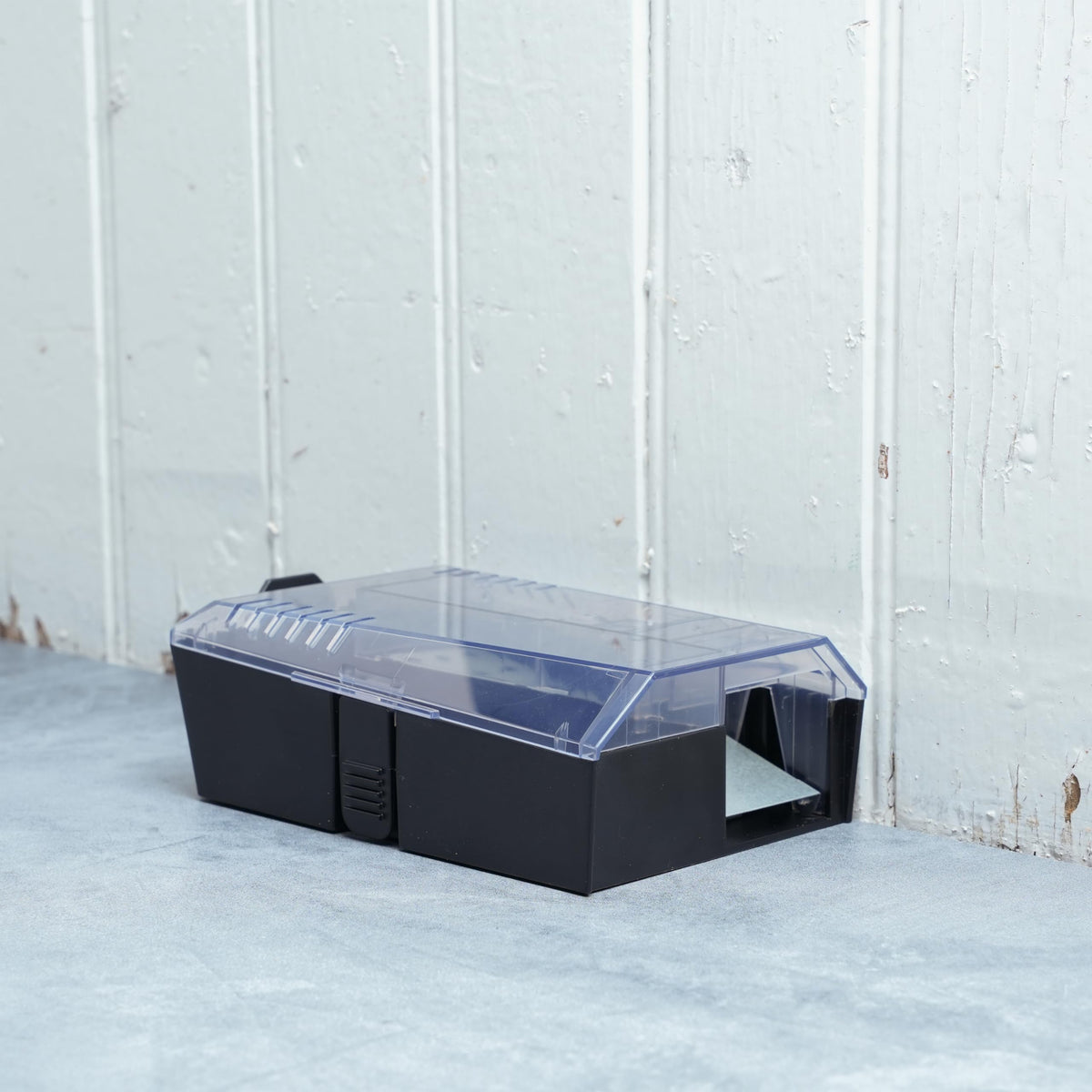 Suitable for indoor and outdoor use in homes or garages.