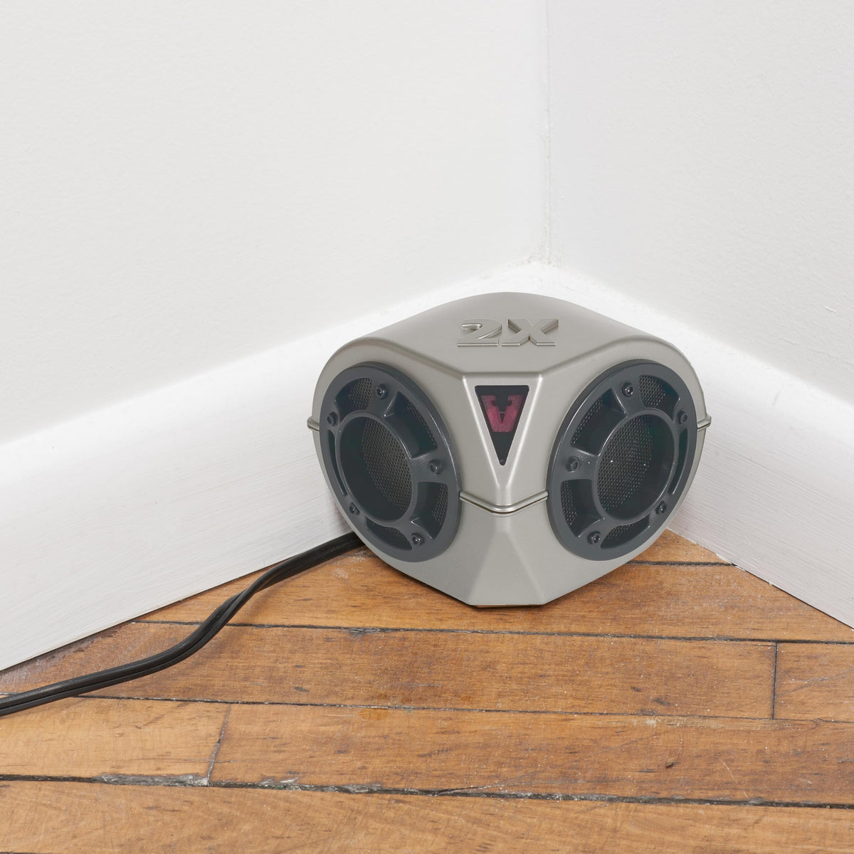 Close-up of Victor PestChaser Pro with a six-foot cord for easy placement.