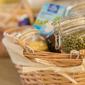 Vintiquewise versatile basket ideal for picnics and organization