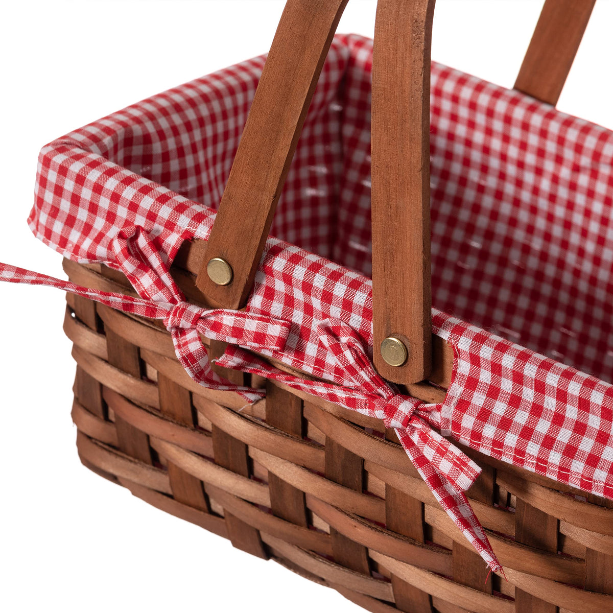 Vintiquewise outdoor picnic scene basket ready for gatherings and outings.