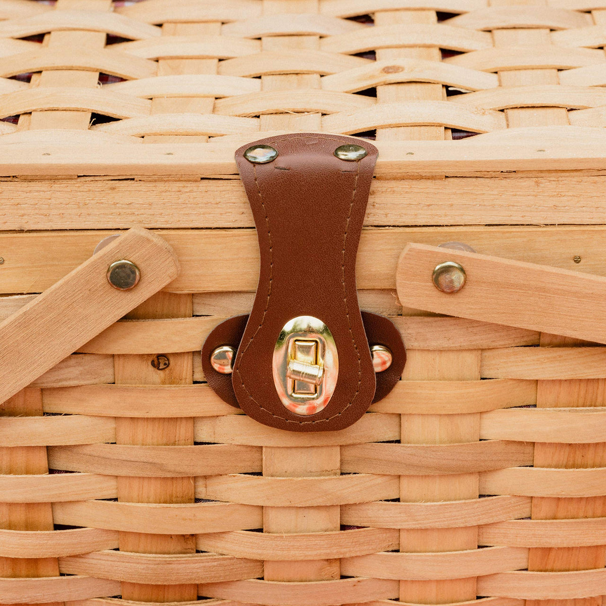 Vintiquwise picnic basket ready for outdoor use and gatherings