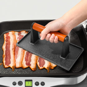 Vivicreate pressing a burger on the stovetop with the rectangle design