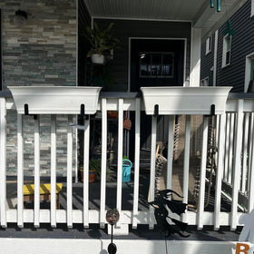 VIVIKEN 2-pack planter brackets provide ready coverage and flexibility.