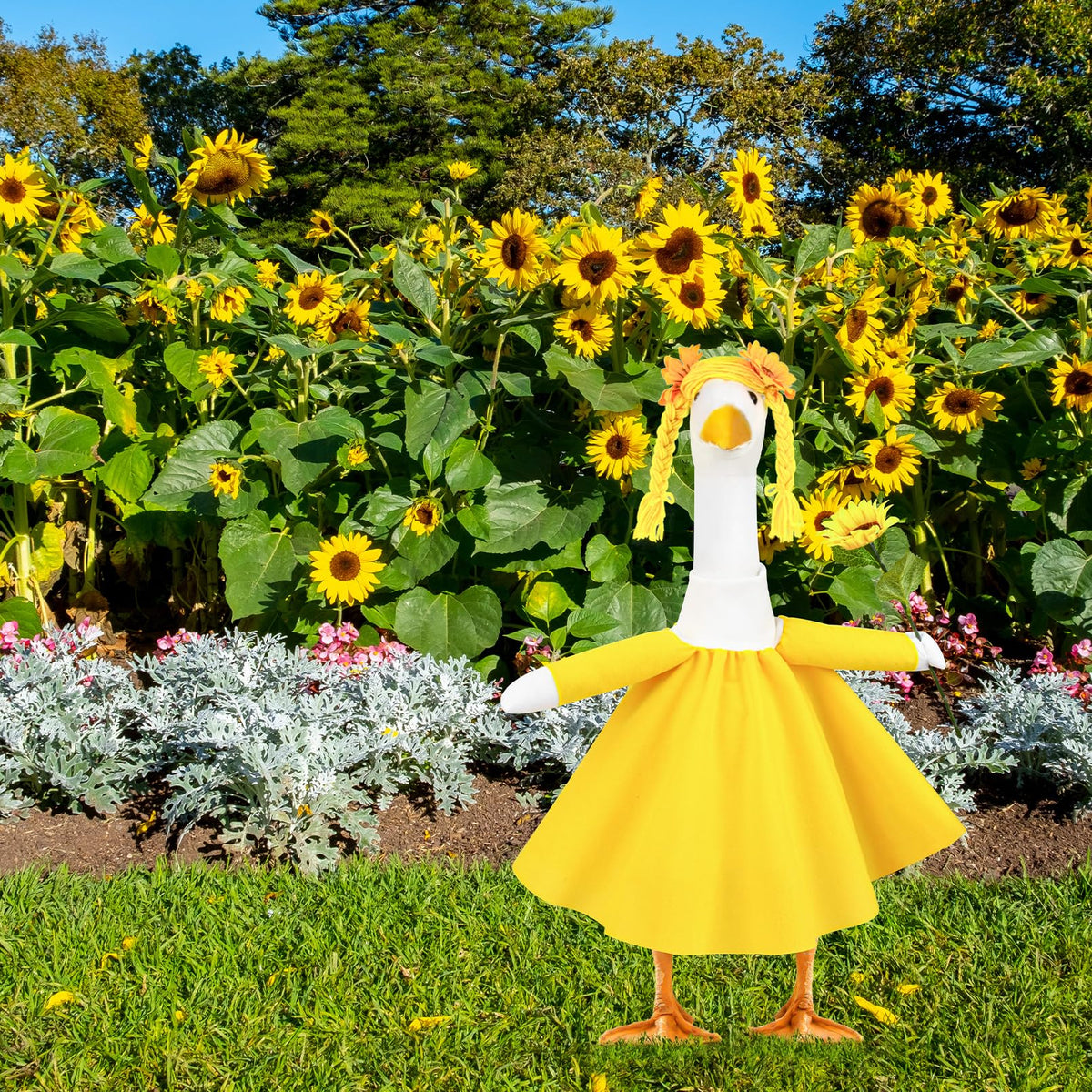 VIVOLOOM sunflower design with yarn braid highlights playful yard accents.