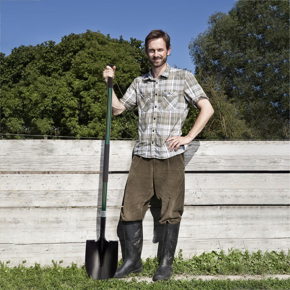 VNIMTI shovel performs well on hard, sticky, or gravel soils