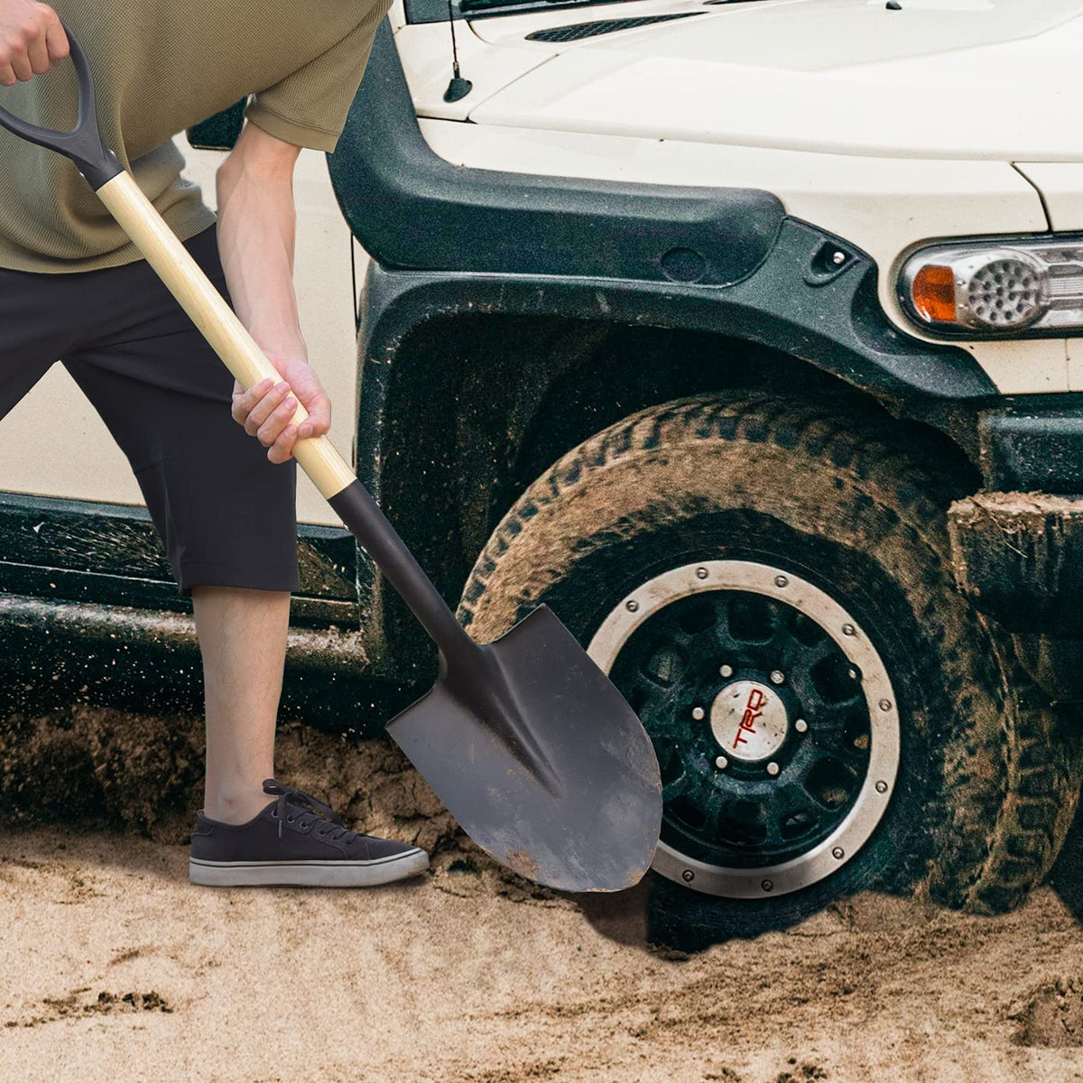 VNIMTI lightweight shovel at 3.3 pounds reduces fatigue during long work.