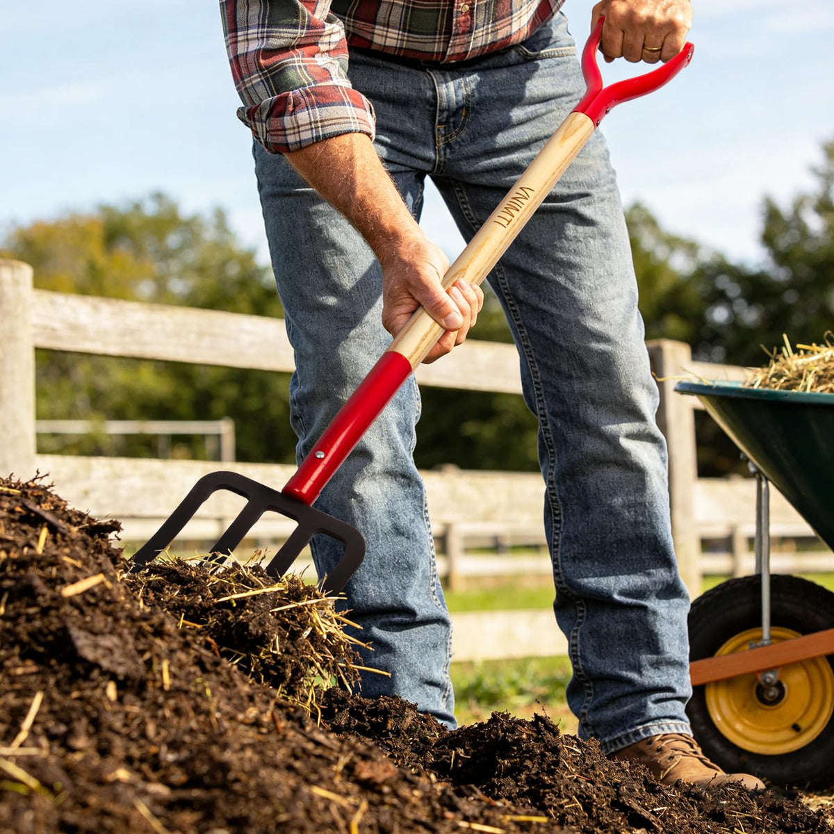 VNIMTI lightweight garden fork enables easy handling and quick transplants.