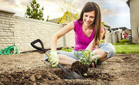 VNIMTI shovel anti-rust coated blade resists moisture and soil wear.