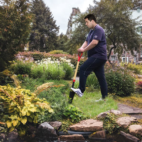 VNIMTI D-Grip handle provides leverage during soil lifting