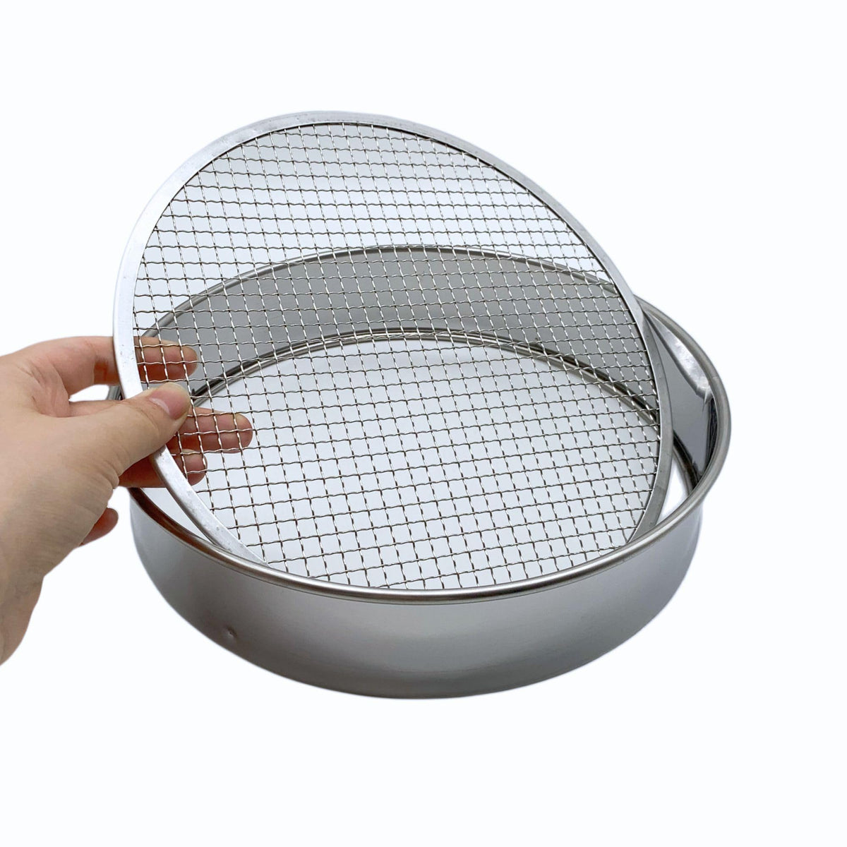 Vonoso mesh with 9 mm holes for larger material screening.