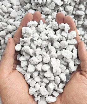 Voulosimi 20QT Organic Perlite bag front shows a clean, decorative soil amendment for aeration.