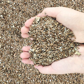 Voulosimi vermiculite granules packaging for easy gardening setup and storage.