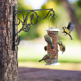 Vumdua bird shaped decor adds lively flair.