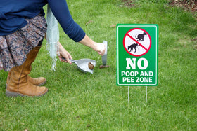 WaaHome No Poop Sign back view with bold message for backyard visibility