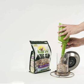 Wagner's no-shell waste design shot highlights deck-friendly feeding.