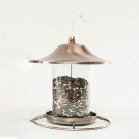 A detailed look at the seed and nut blend in Wagner's Songbird Banquet for energy and variety.