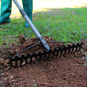 Walensee double locking screws keep the head secure during chores