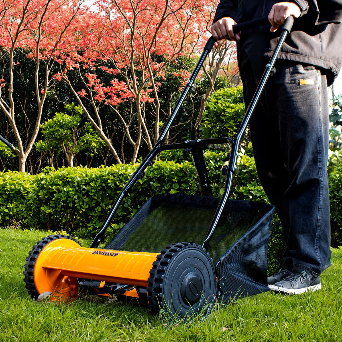 Walensee quick-release grass catcher 7.9 gallons reduces trips to empty.