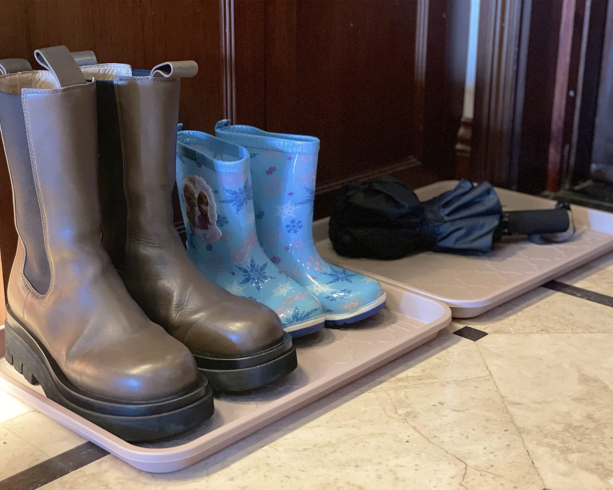 WATANIYA PET boot tray side profile demonstrates non-slip base