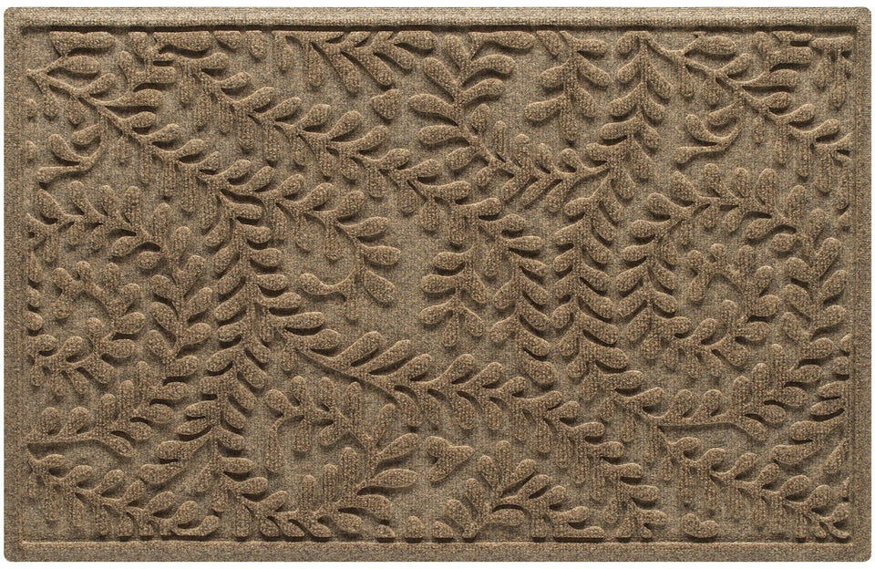 WaterHog Boxwood front door mat close-up shows absorbent ridges.