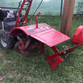 Wawews Hiller-Furrower Kit adjustable-wing enables versatile tilling angles.