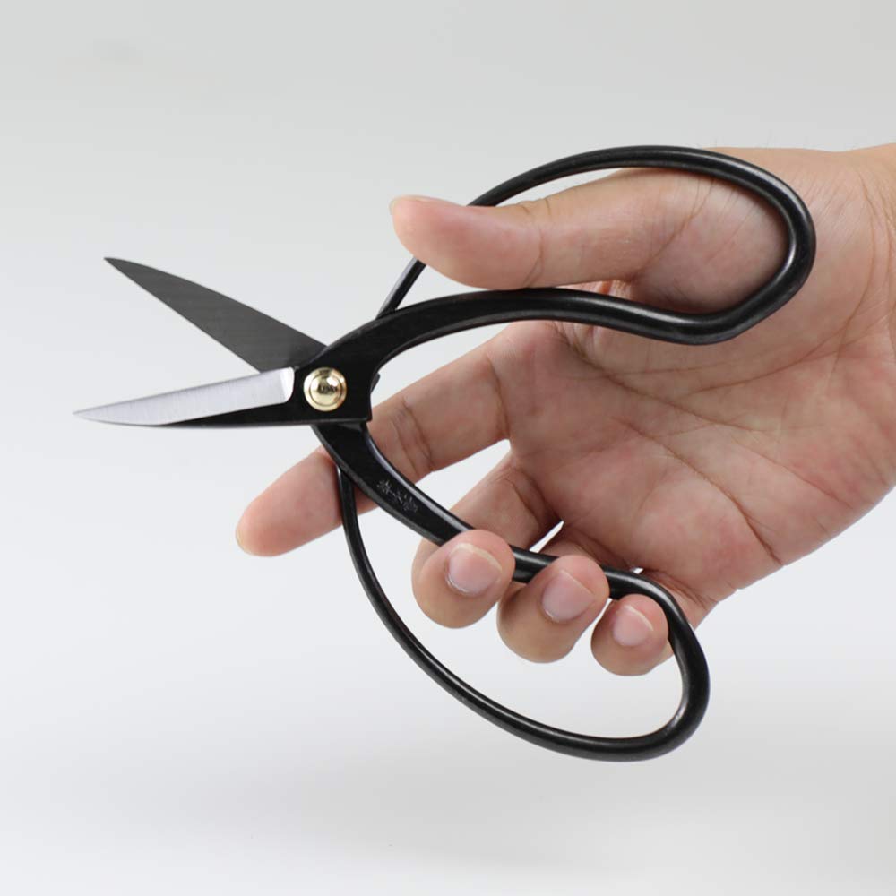 Japanese-made bonsai scissors blade edge delivering neat cuts on wood fibers