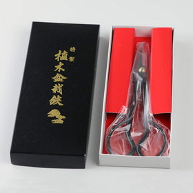 Wazakura Satsuki 4 mm capacity for delicate twig trimming.